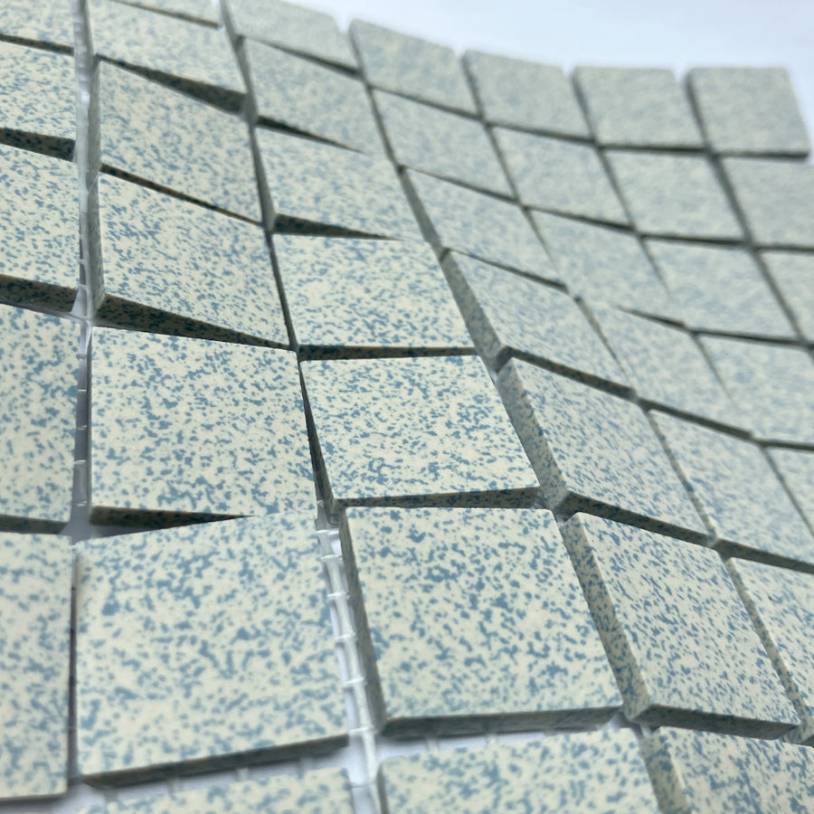 Winckelmans Bleu 208 Mouchetés – pastilhas de mosaico mates de 20x20 mm sobre rede