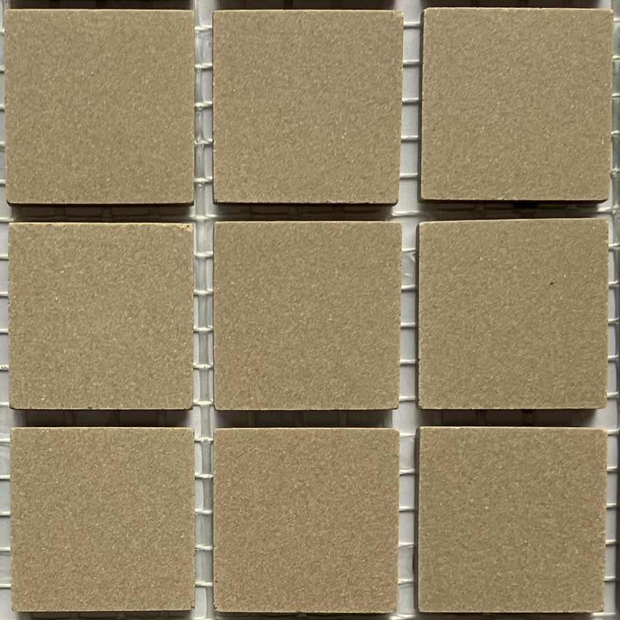 Winckelmans Taupe – tessere di mosaico opache da 20x20 mm su rete
