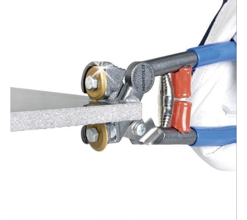 In use: Montolit – Mosaic nippers