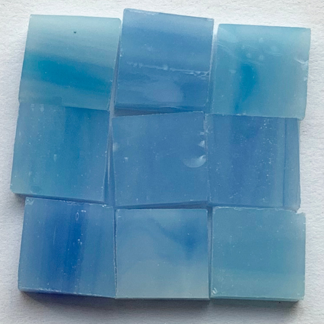Pormenor de Tiffany Glacier Azul das Caraíbas com nove pastilhas de vidro