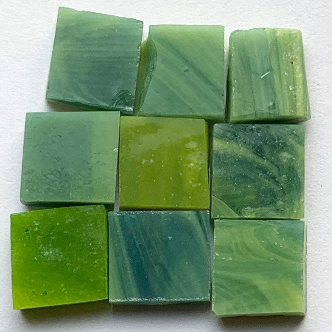 Pormenor de Tiffany Glacier Verde-musgo com nove pastilhas de vidro