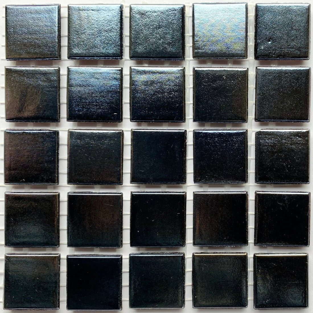 Verre Mosaique - glass mosaic -Glasmosaik-glasmozaïek-Glasmozaiek Iriserend 20mm Zwart - mosaicshop