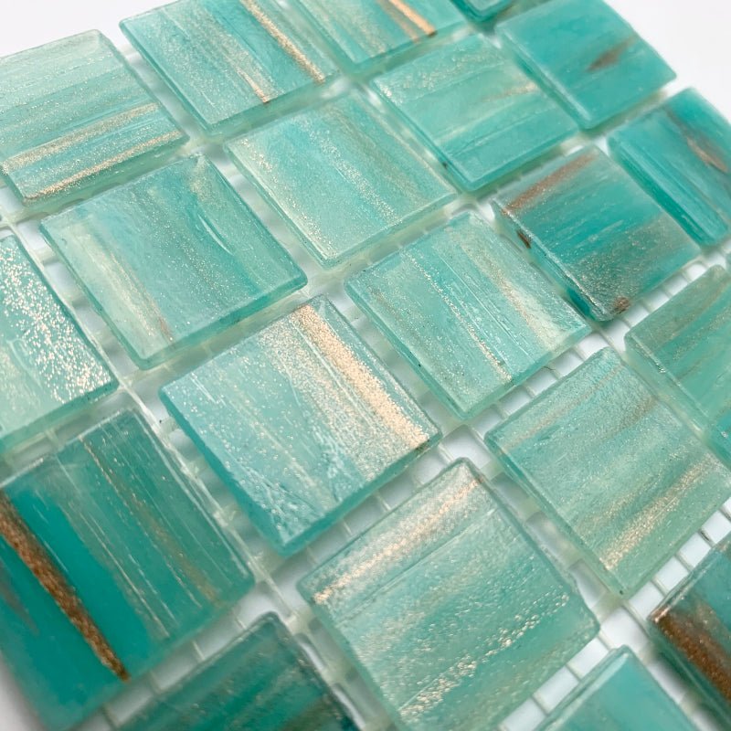 Verre Mosaique - glass mosaic -Glasmosaik-glasmozaïek-Glasmozaiek met Goud Dooradert 20mm Nijlblauw - mosaicshop