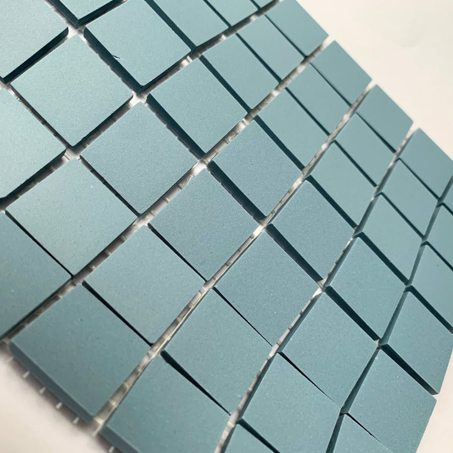 Winckelmans Bleu – tessere di mosaico opache da 20x20 mm su rete