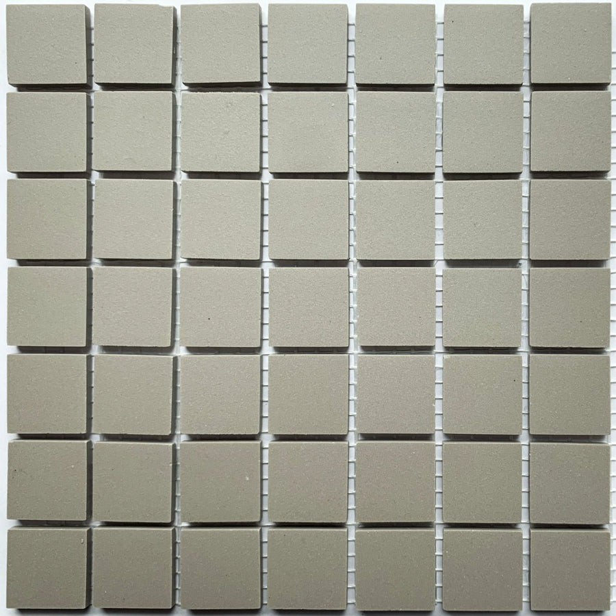 Winckelmans Gris Pale – teselas de mosaico mates de 20x20 mm sobre malla