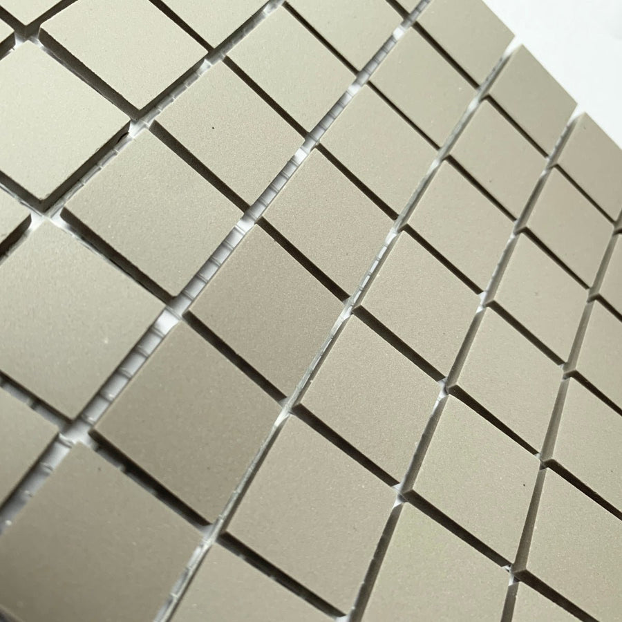 Winckelmans Gris Pale – teselas de mosaico mates de 20x20 mm sobre malla